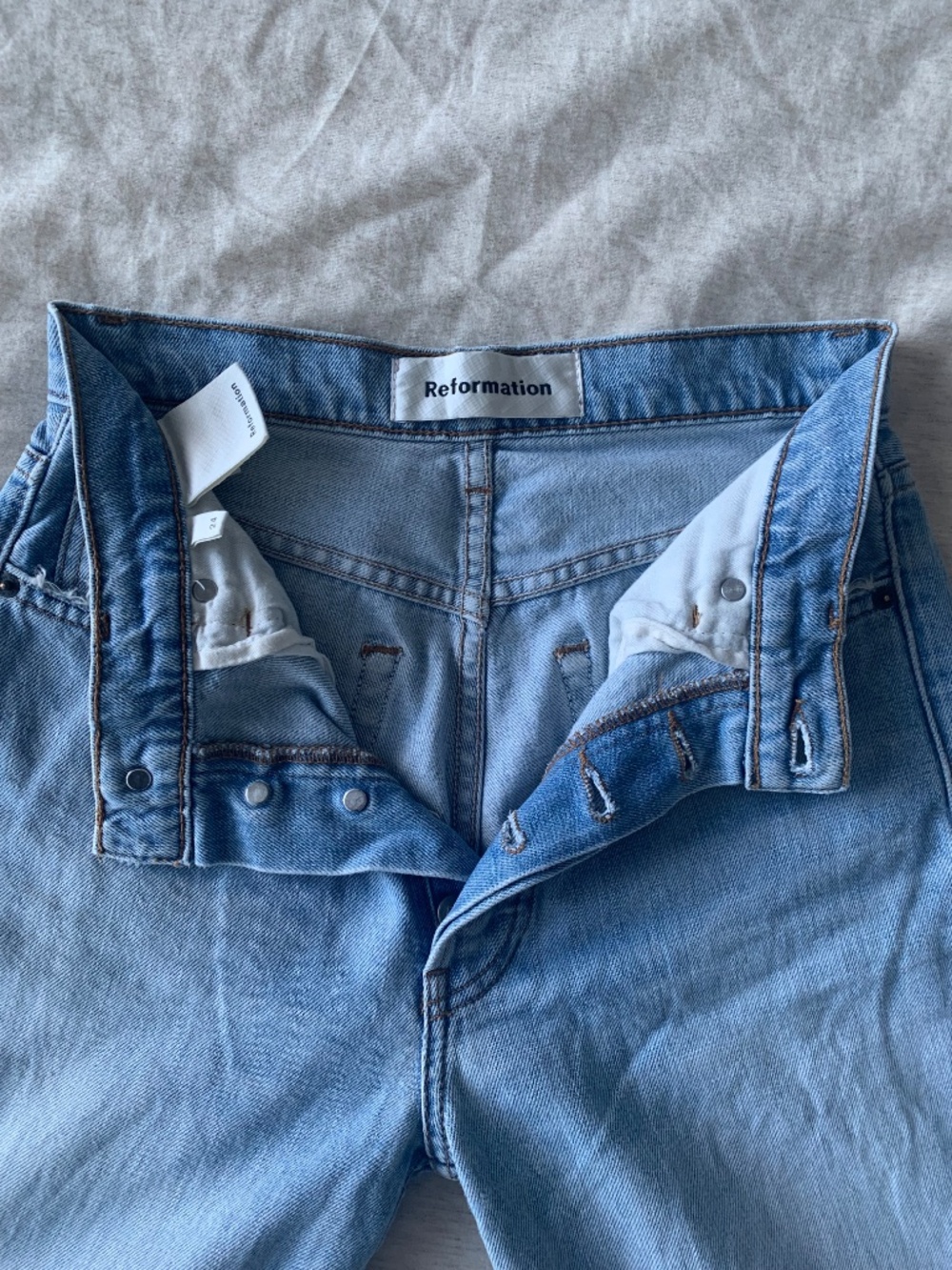 Reformation Jeans Melissa in Skye wash High Rise women’s Size 24 - Picture 9 of 13